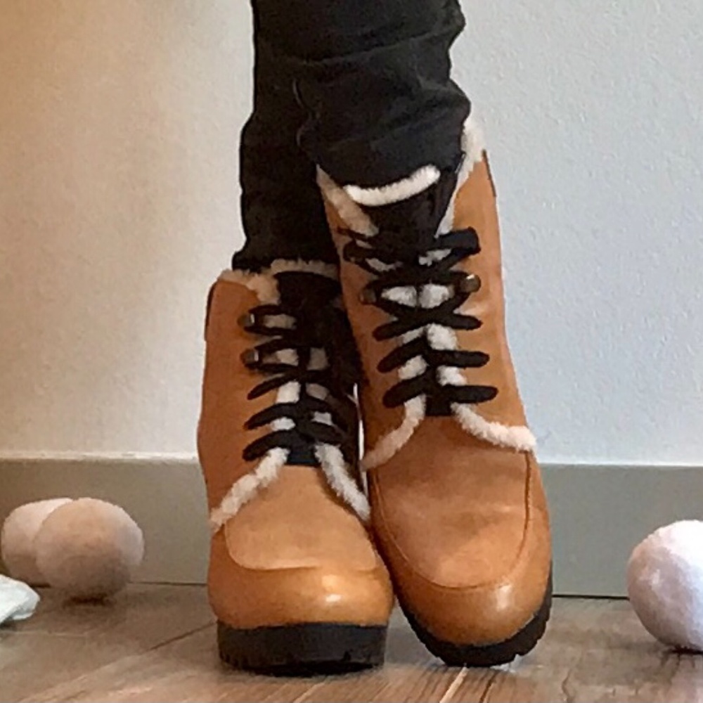 Women’s wedge leather bootie